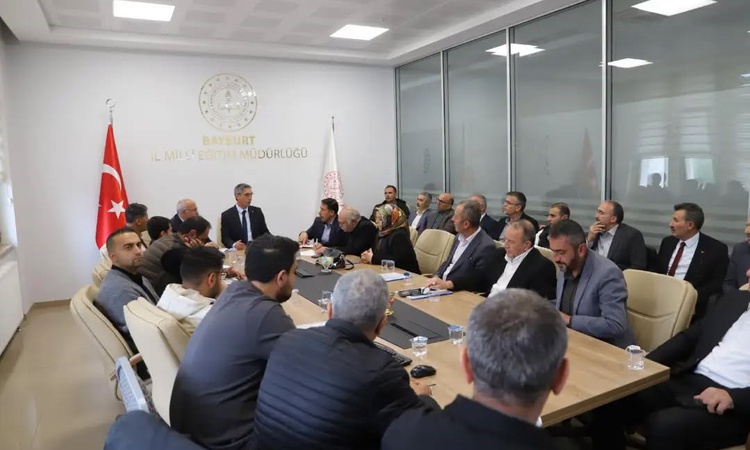 Bayburt'ta taşımalı eğitim toplantısında güvenli ulaşım ve saha sorunları ele alındı