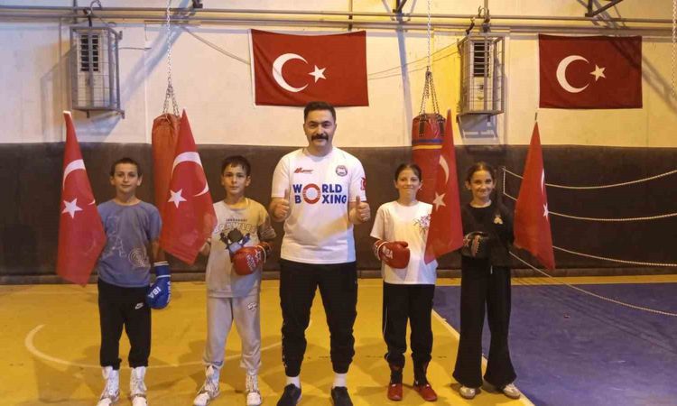 Gündemden Son Bilgiler: Bayburtlu Minik Boksörler Türkiye Şampiyonası'nda Ringe Çıkıyor - Son Dakika