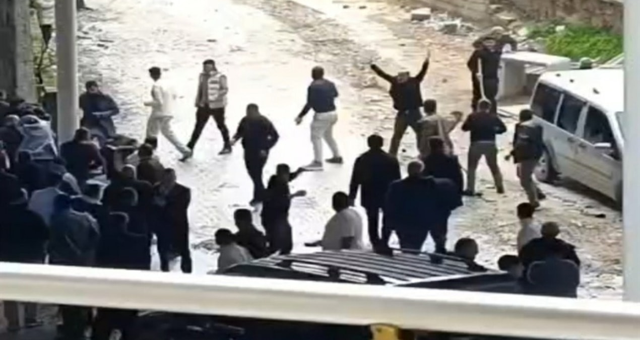 Sıcak Gündem: Bayram günü mahalle savaş alanına döndü! Çocukların kavgasına aileler karıştı: 3 ölü - En Son Ha