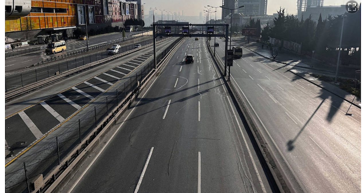 Gündemden Son Bilgiler: Bayramda İstanbul hayalet şehre döndü! Trafik yoğunluğu yüzde 2'ye gerileme kaydetti -