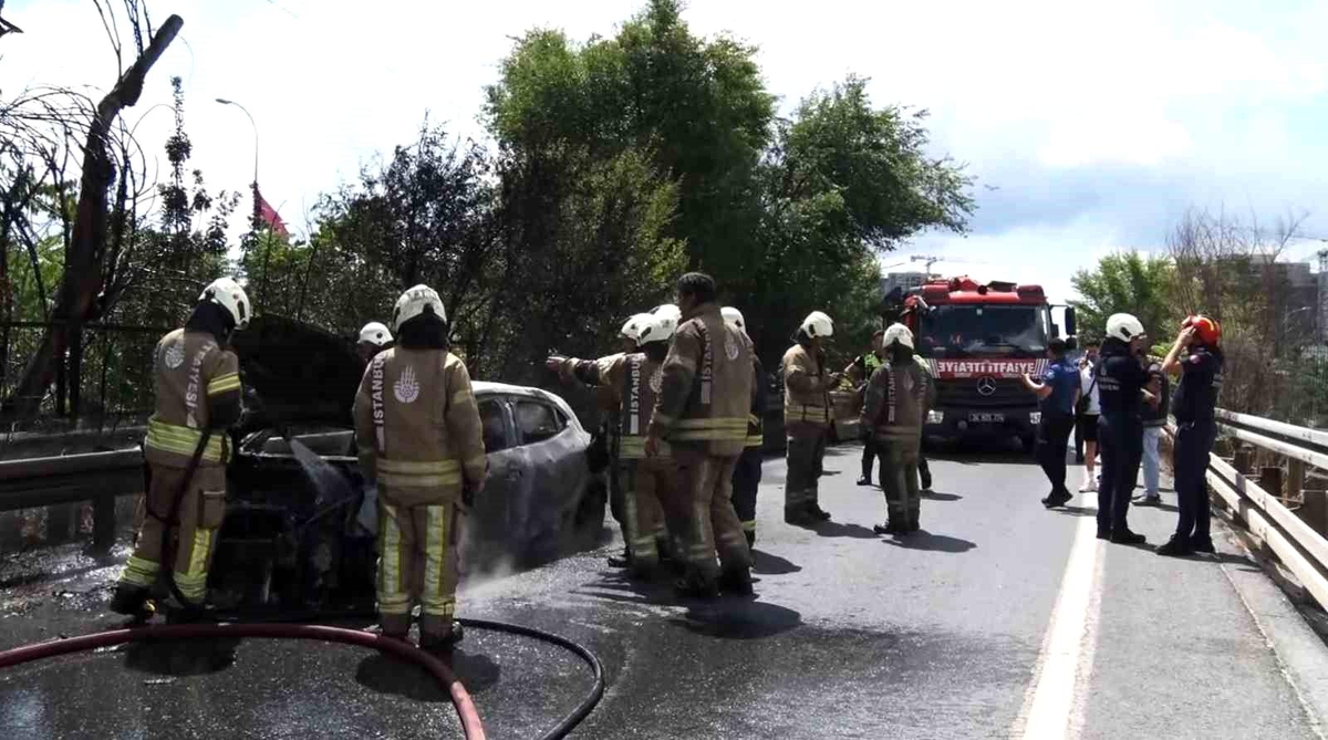 The car that burst into flames in Bayrampaşa turned into a scrap heap - News