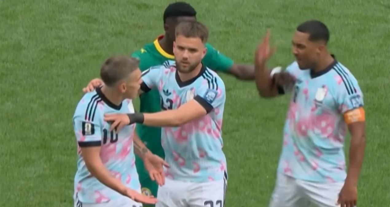 Belgium's stars came together during the water break - Latest News