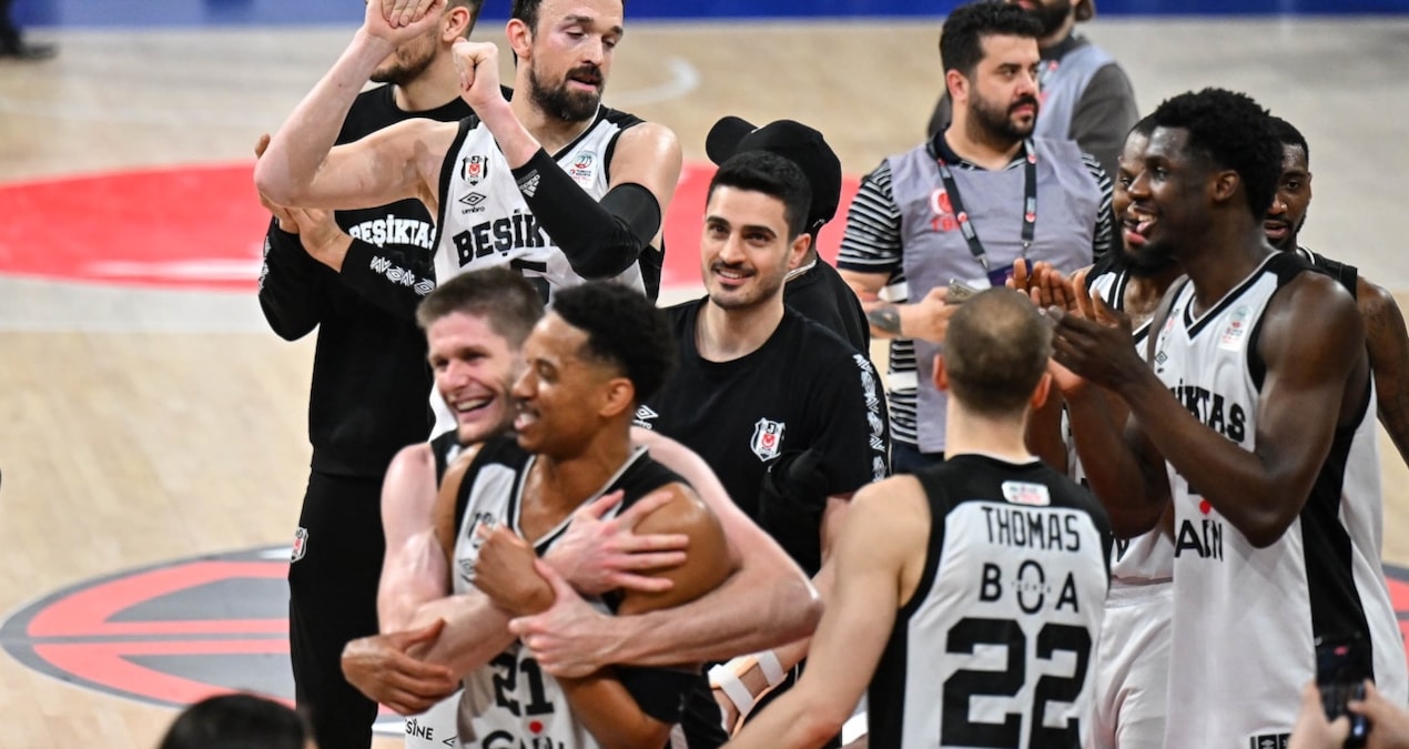 Ayrıntılar Netleşti: Beşiktaş, Anadolu Efes'i devirdi finale artış grafiği çizdi - Haberleri: Gelişmeler Takip