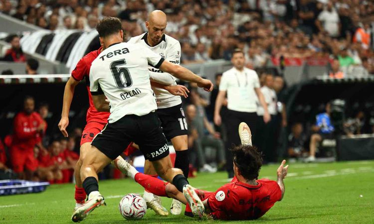 Beşiktaş Çorum'u 2-0 İle Geçti: İlk Yarı Özeti: Gelişmeler Takip Ediliyor