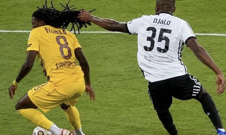 Beşiktaş-Eyüpspor maçında futbolseverleri çileden çıkaran pozisyon - Son Dakika: Gelişmeler Takip Ediliyor