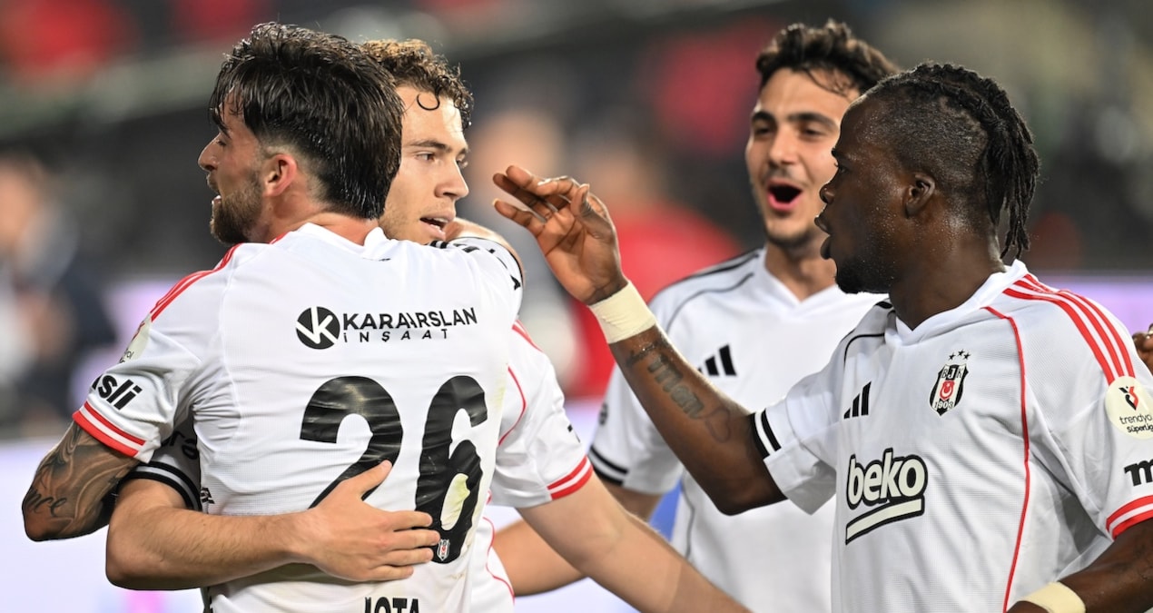 Sıcak Gündem: Beşiktaş Gaziantep'te 2 golle kazandı - En Son Haber: Gelişmeler Takip Ediliyor