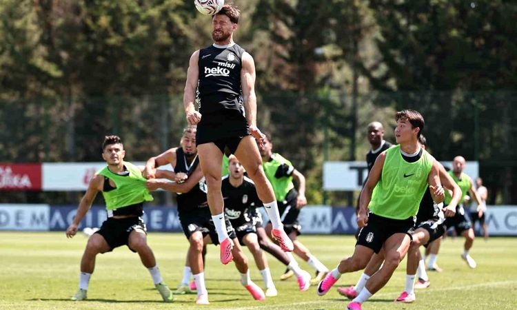 Son Gelişme: Beşiktaş, Midtjylland maçı hazırlıklarını sürdürdü - Haberleri - Son Dakika Bilgileri