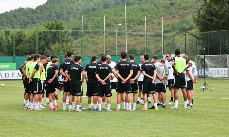 Sıcak Gündem: Beşiktaş, Midtjylland rövanşına hazırlanıyor - Haberleri: Gelişmeler Takip Ediliyor
