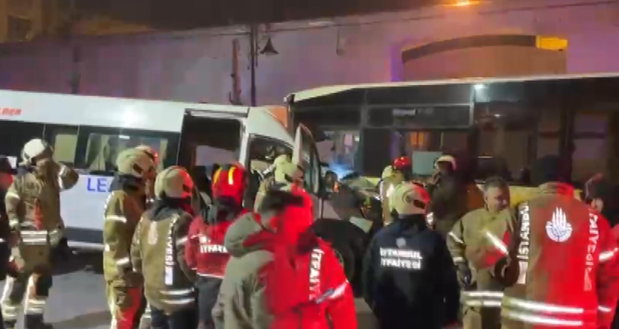 Sıcak Gündem: Beşiktaş'ta kaza! İETT otobüsü servisle çarpıştı, ekipler bölgeye sevk edildi - En Son Haber: Ge