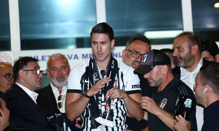 Ayrıntılar Netleşti: Beşiktaş UEFA listesine Vlahovic'i ekledi - Son Dakika | İşte Tüm Ayrıntılar