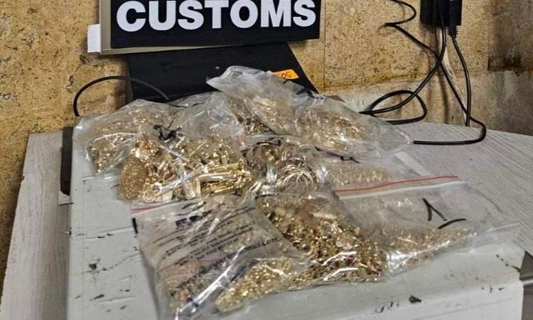 Gündemden Son Bilgiler: Beyan edilmeyen 395,49 gram altın takılar gümrüğe takıldı - Haberleri ve Merak Edilenl