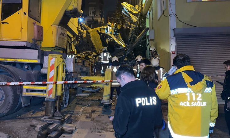 Beyoğlu'nda 5 katlı metruk bina çöktü - Son Dakika Bilgileri