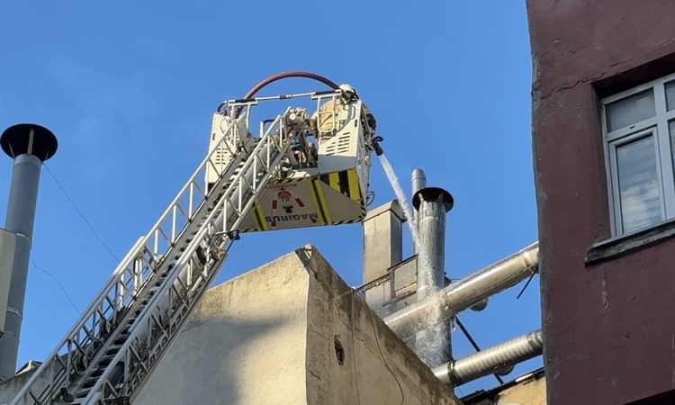 Beyoğlu’nda 6 katlı restoranda yangın