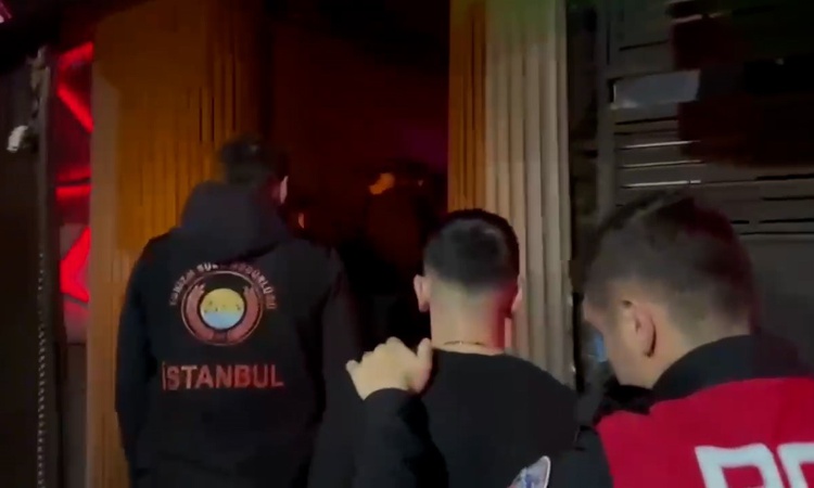 Beyoğlu'nda denetimlerde aranan 11 şahıs yakalandı, 725 bin TL ceza kesildi - Son Dakika Bilgileri