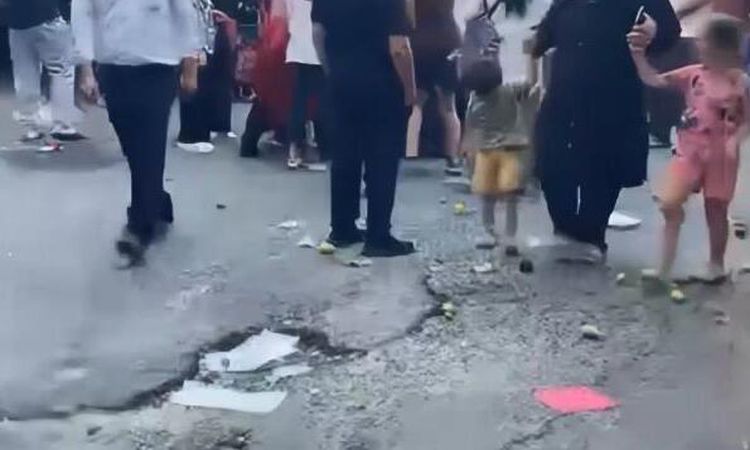 Ayrıntılar Netleşti: Beyoğlu’nda pazarda 'Ürünlere zarar verdin' tartışması: Kadın başından yaralandı esnaf tu