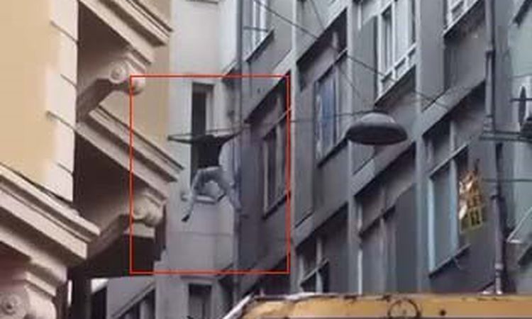 Son Gelişme: Beyoğlu'nda uyuşturucu etkisindeki şahıs intihar girişiminde bulundu - Son Dakika | İşte Tüm Ayrı