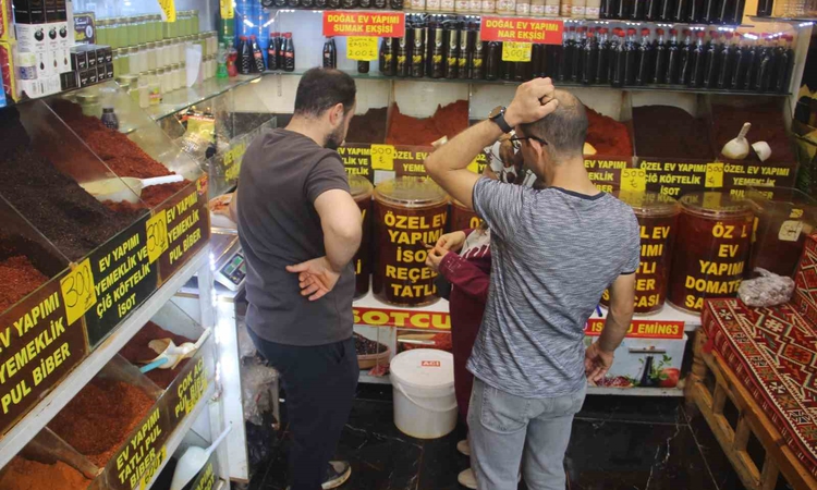 Biber fiyatı artınca Şanlıurfa'da ev yapımı isot 500 liradan satılıyor: Gelişmeler Takip Ediliyor