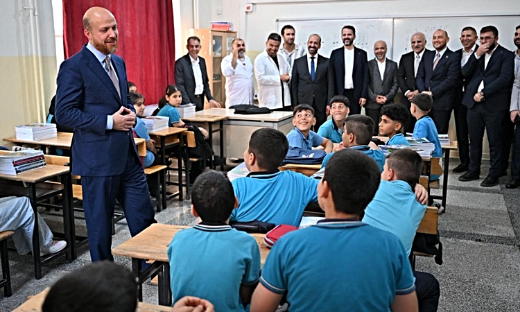 Bilal Erdoğan ders başı gününde Diyarbakır'da: Kimsenin sizin geleceğinizi tehlikeye atma lüksü olmamalı: Geli