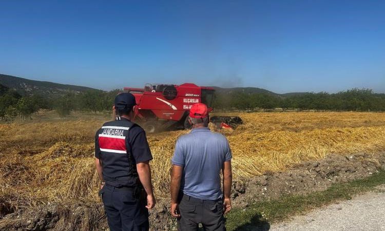 Son Gelişme: Bilecik'te biçerdöver operatörlerine alevler uyarısı - Son Dakika