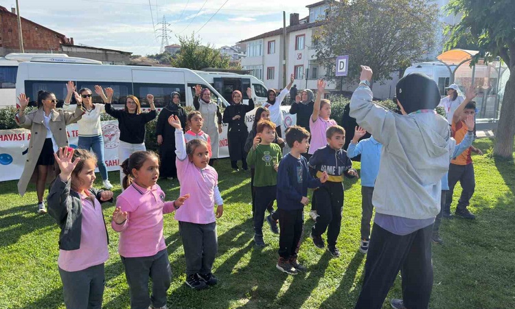 Bilecik'te mahalle sakinleri 'Mahallemde Hareket Var' etkinliğinde egzersiz yaptı: Gelişmeler Takip Ediliyor