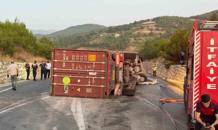 Ayrıntılar Netleşti: Bilecik'te Tır Çarpışması: 1 Yaralı - Son Dakika - Son Dakika Bilgileri