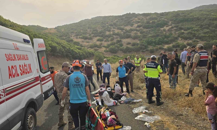 Bingöl’de minibüs şarampole yuvarlandı: 10 yaralı ve Merak Edilenler