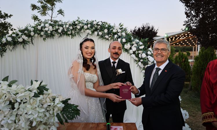 Kritik Açıklama: Bingöl Vali Yardımcısı ve Başkomiser Dünya Evine Girdi - Son Dakika | İşte Tüm Ayrıntılar