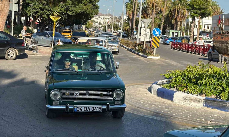 Bodrum'da 42 klasik otomobil Turgutreis Meydanı'nda sergilendi: Gelişmeler Takip Ediliyor