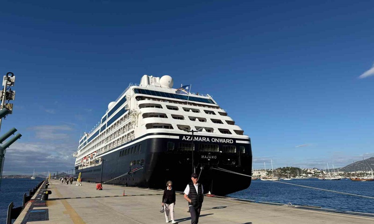 Bodrum'a 664 yolcu ve 395 kişilik mürettebatla gelen Azamara Onward, akşam ayrılacak