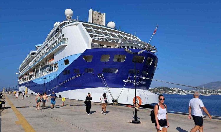 Bodrum'a gelen dev kruvaziyer bin 813 yolcu taşıdı - Son Dakika Bilgileri