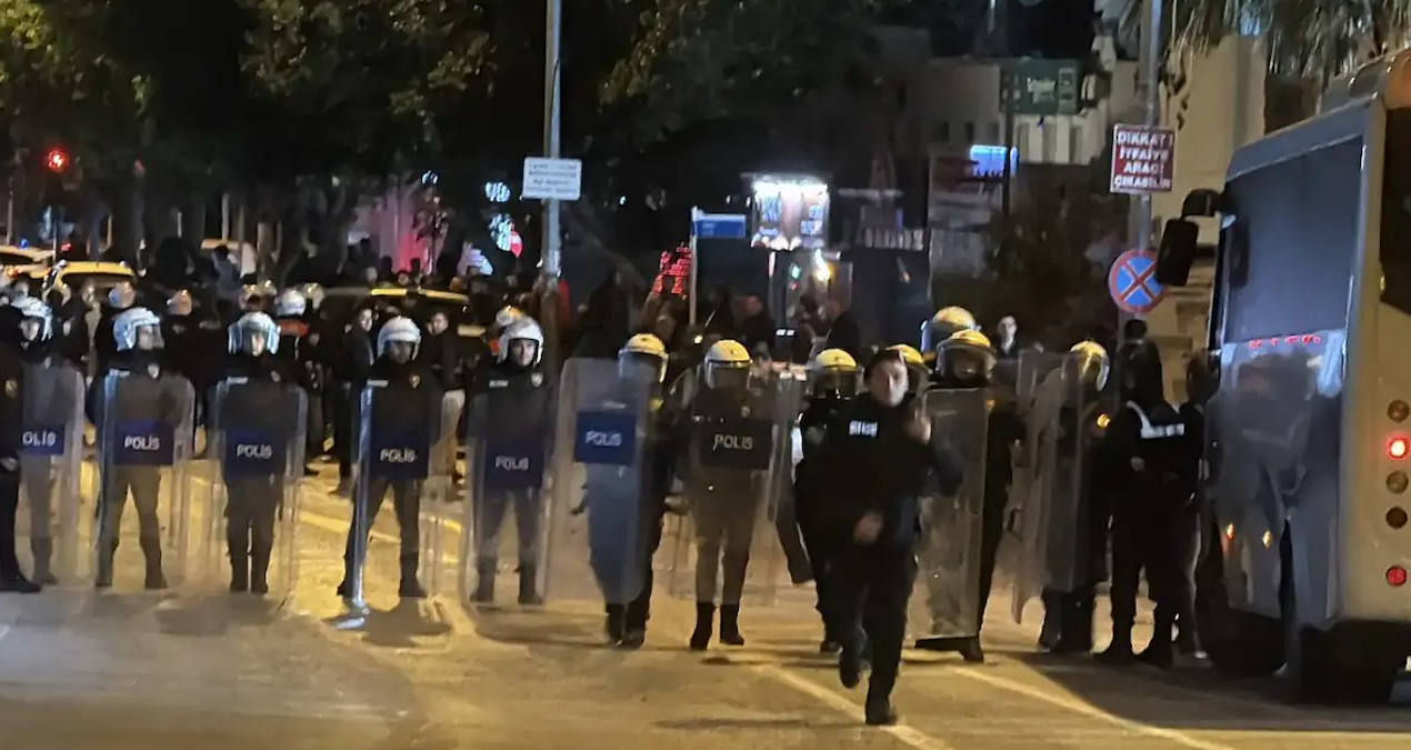 Ayrıntılar Netleşti: Bodrum-Amed maçı sonrası sokaklar karıştı! - En Son Haber: Gelişmeler Takip Ediliyor