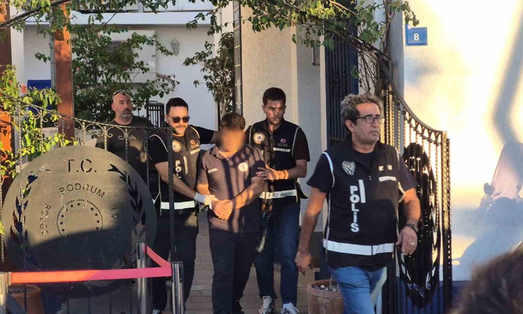 Bodrum'da Bölge Liman Başkanı rüşvet iddiasıyla düzenlenen operasyonda yakalanarak gözaltına sevk edildi - Son
