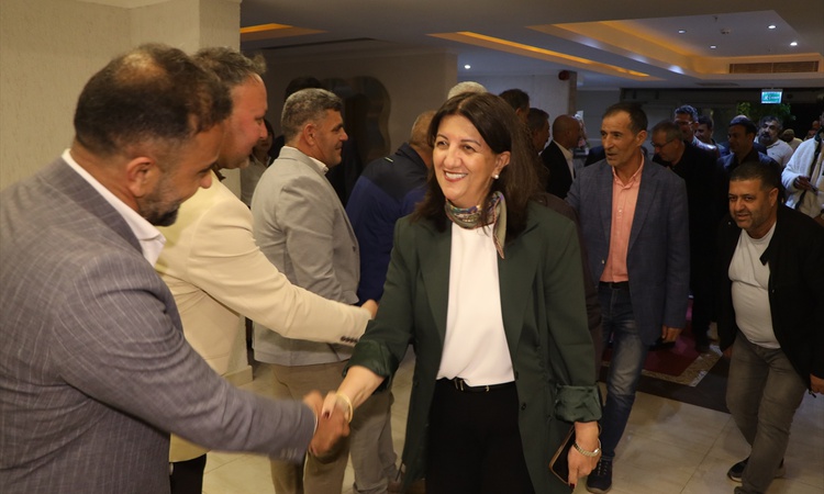 Bodrum'da düzenlenen Vanlılar Gecesi'ne Pervin Buldan da katıldı ve Merak Edilenler