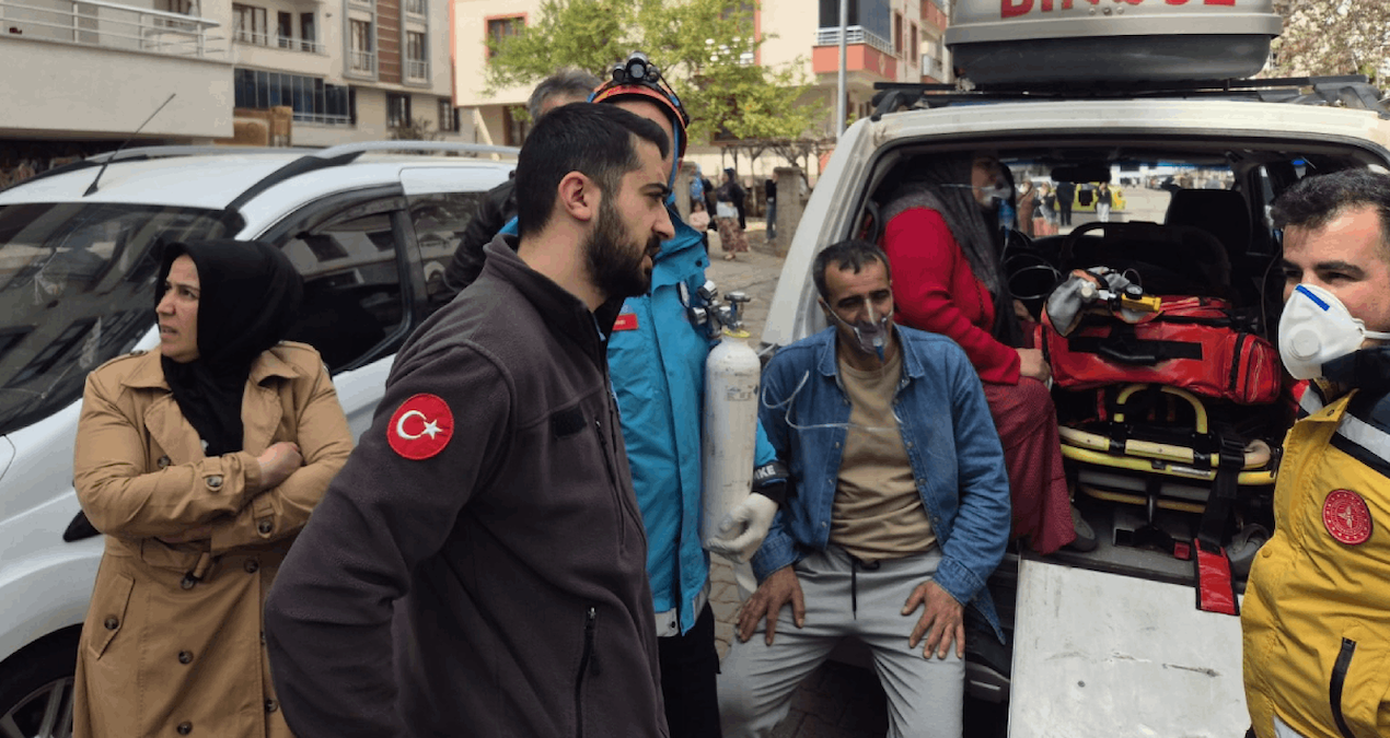 Ayrıntılar Netleşti: Bodrum katında başlayan yangın binaya yayıldı - En Son Haber ve Merak Edilenler