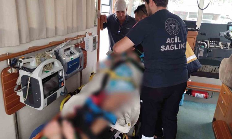 Son Gelişme: Bodrum'da Mavi Turda Düşen ABD'li Turist Deniz Ambulansıyla Hastaneye Kaldırıldı - Haberleri ve M