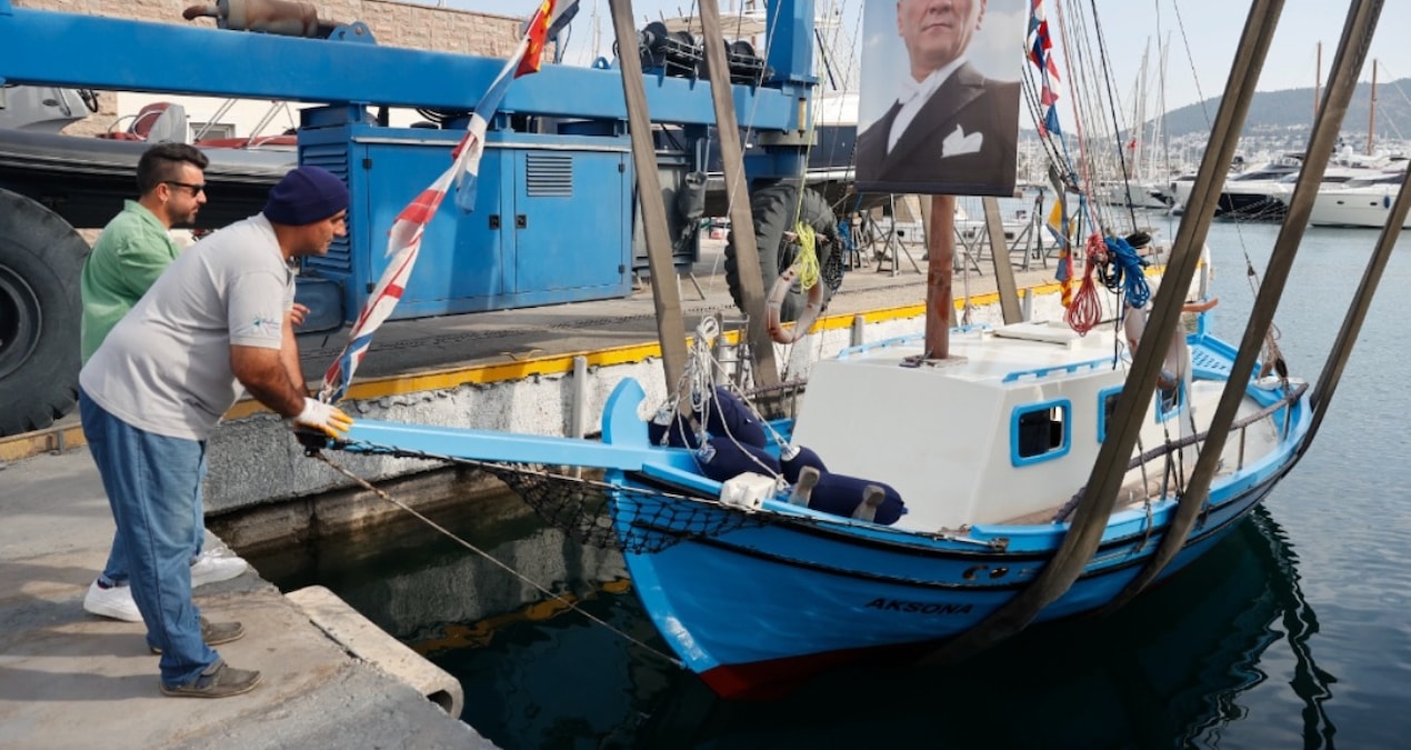 Son Gelişme: Bodrum'un son sünger avcısı "Aksona Mehmet" 64 yıllık teknesini denize indirdi - Son Dakika - Son