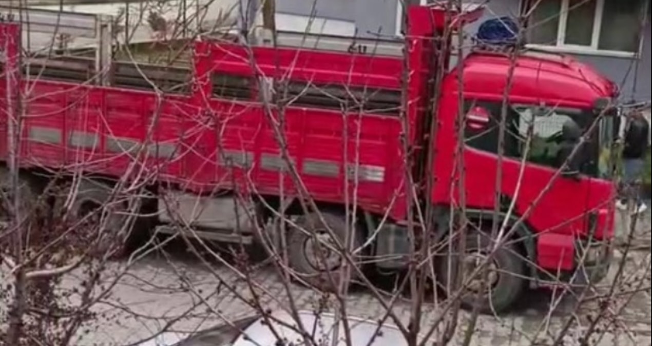 Bolu'da akılalmaz hırsızlık: Çaldığı tırla eski sevgilisinin evine gidip bir de laptop çaldı - Haberleri: Geli