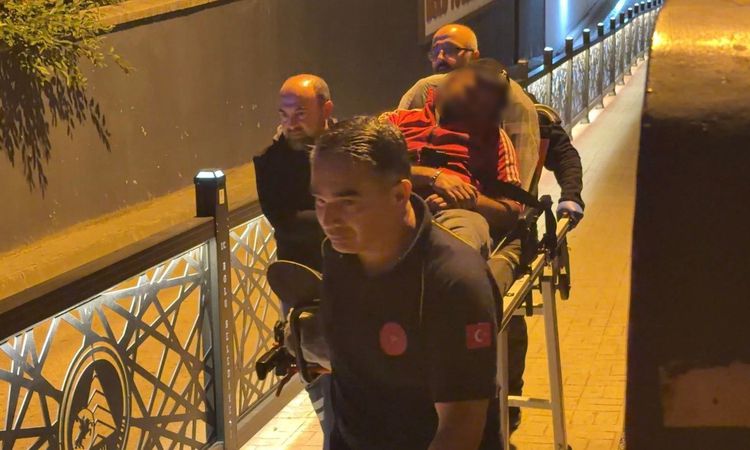 Bolu’da alkollü şahıs, ayağa kalkamayınca sedyeyle taşındı - Son Dakika | İşte Tüm Ayrıntılar