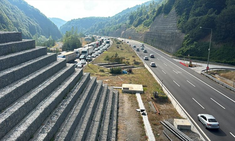 Son Gelişme: Bolu Dağı Tüneli'nde Araç Yangını: Yol Tekrar Ulaşıma Açıldı - Son Dakika ve Merak Edilenler
