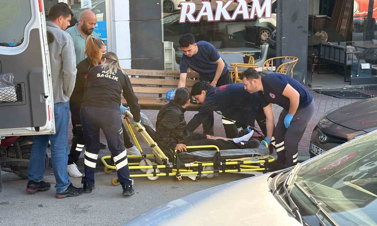 Bolu'da dönel kavşakta devrilen motosikletin sürücüsü yaralandı