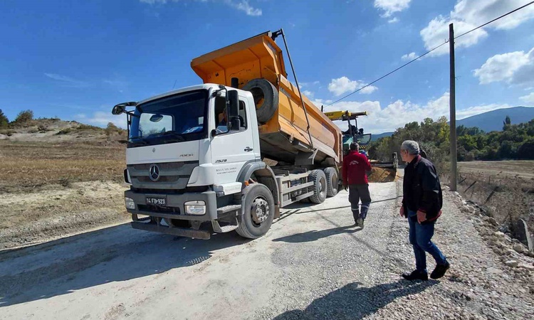Bolu Mudurnu'da Pelitözü köyü yolunda sıcak asfalt öncesi PMT serimi resmen start aldı: Gelişmeler Takip Edili