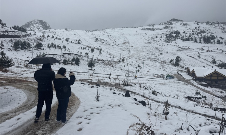 Bolu'nun yüksek kesimlerinde aralıklarla süren kar 5 santimetreye ulaştı | İşte Tüm Ayrıntılar