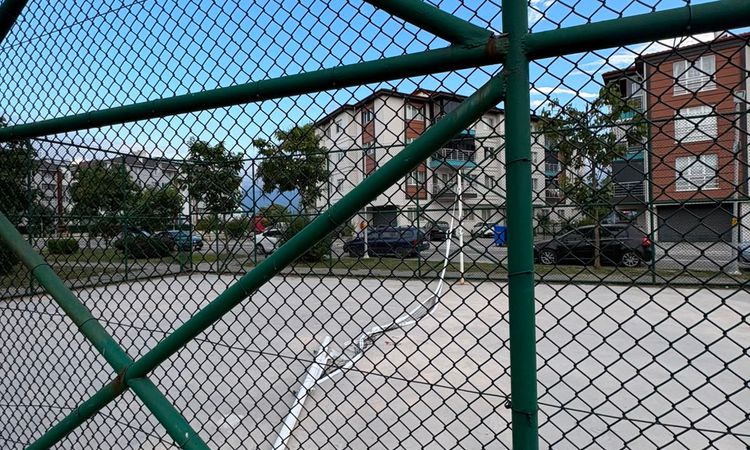 Kritik Açıklama: Bolu'da Parkta Voleybol Direği Çocuğun Üzerine Devrildi - Haberleri