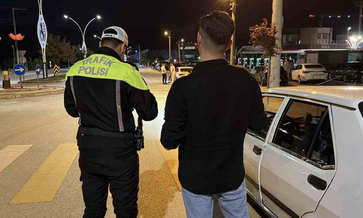 Sıcak Gündem: Bolu'da Trafik Denetimlerinde 1.418 Sürücüye Ceza - Haberleri