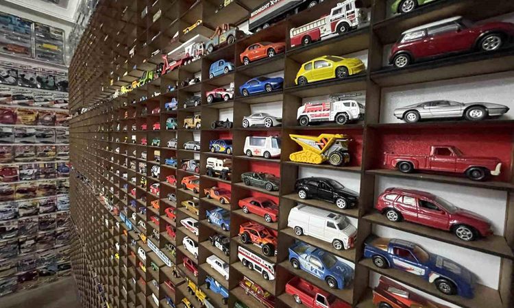 He has never seen anything like this, he lives with 15 thousand model cars in his home - News