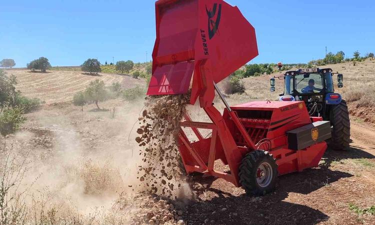 Bozkır’da taşsız topraklar için makineler hizmette - Son Dakika Bilgileri