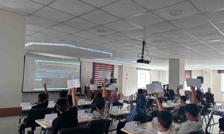 Kritik Açıklama: Bozkır’da Yaz Kur’an Kursları öğrencileri bilgi yarışmasında yarıştı - Son Dakika: Gelişmeler