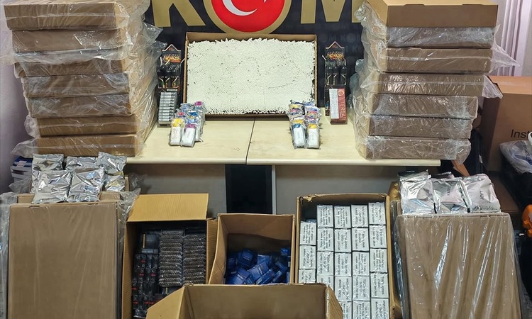 Bozüyük'te operasyonda 108 bin 380 dolu makaron ele geçirildi, 2 şüpheli gözaltında: Gelişmeler Takip Ediliyor