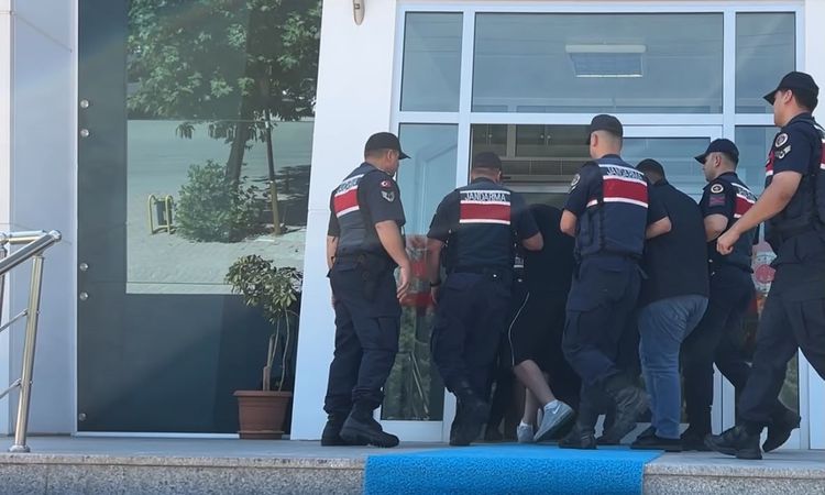 Sıcak Gündem: Bucak’ta Polis Kisvesiyle 1 Milyonluk Vurgun: 4 Zanlı İstanbul’da Yakalandı, Altınlar Sahibine T