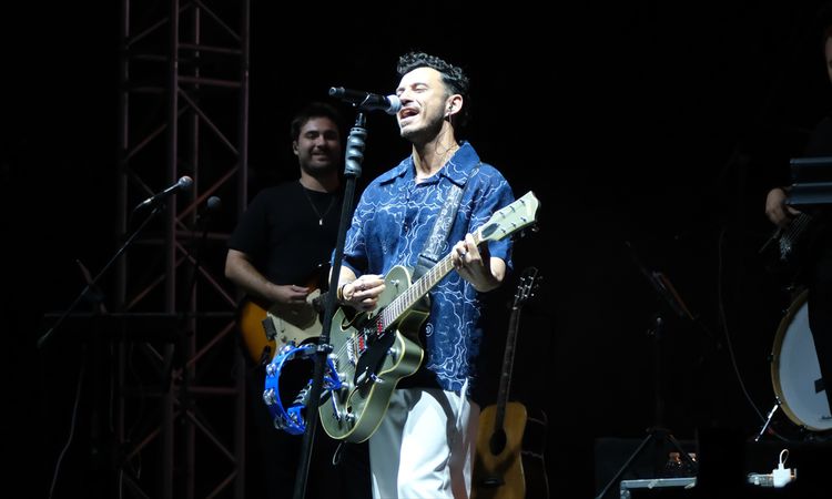 Buray, Çorum'da Hayranlarına Unutulmaz Konser Verdi - Son Dakika Haberleri: Gelişmeler Takip Ediliyor
